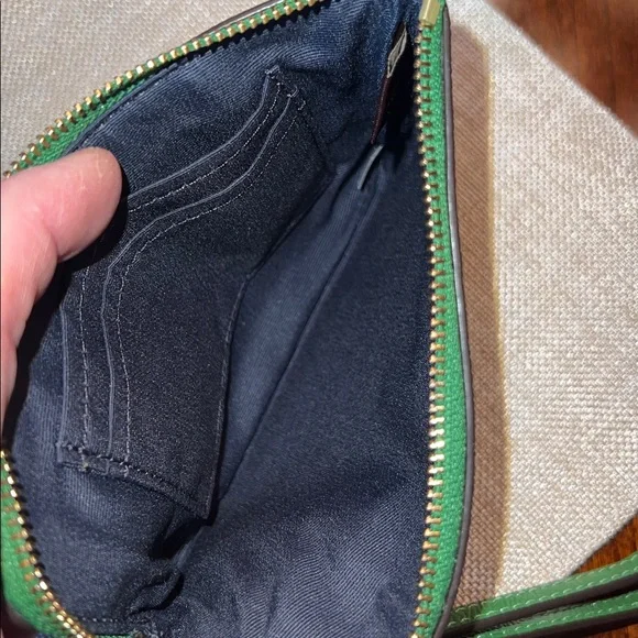 Coach Green Leather Wristlet NWT gold trim. - Picture 5 of 11